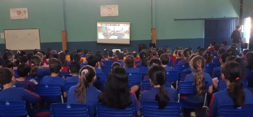 sessão cineclube pupilo no Grupo Escolar Estação Luzerna