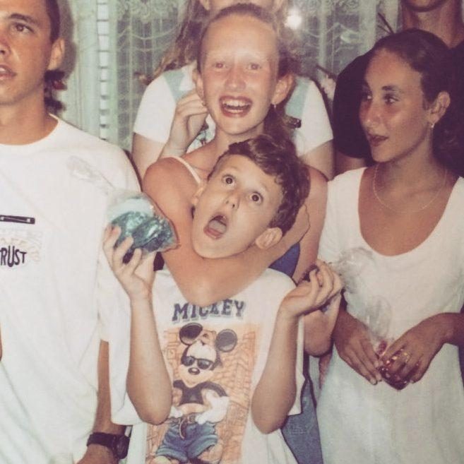 Foto de arquivo da infância que abre o documentário Onde foi que eu errei?