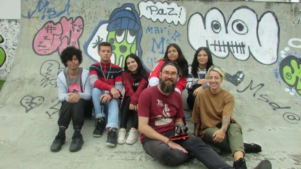 Turma da oficina Projeto Realidades reunida em Pinhais (PR)