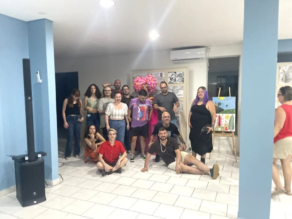 Foto coletiva do público e da equipe no Tela Expandida